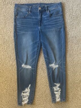 AMERICAN EAGLE Next Level Stretch Jegging Crop Distressed - EUC